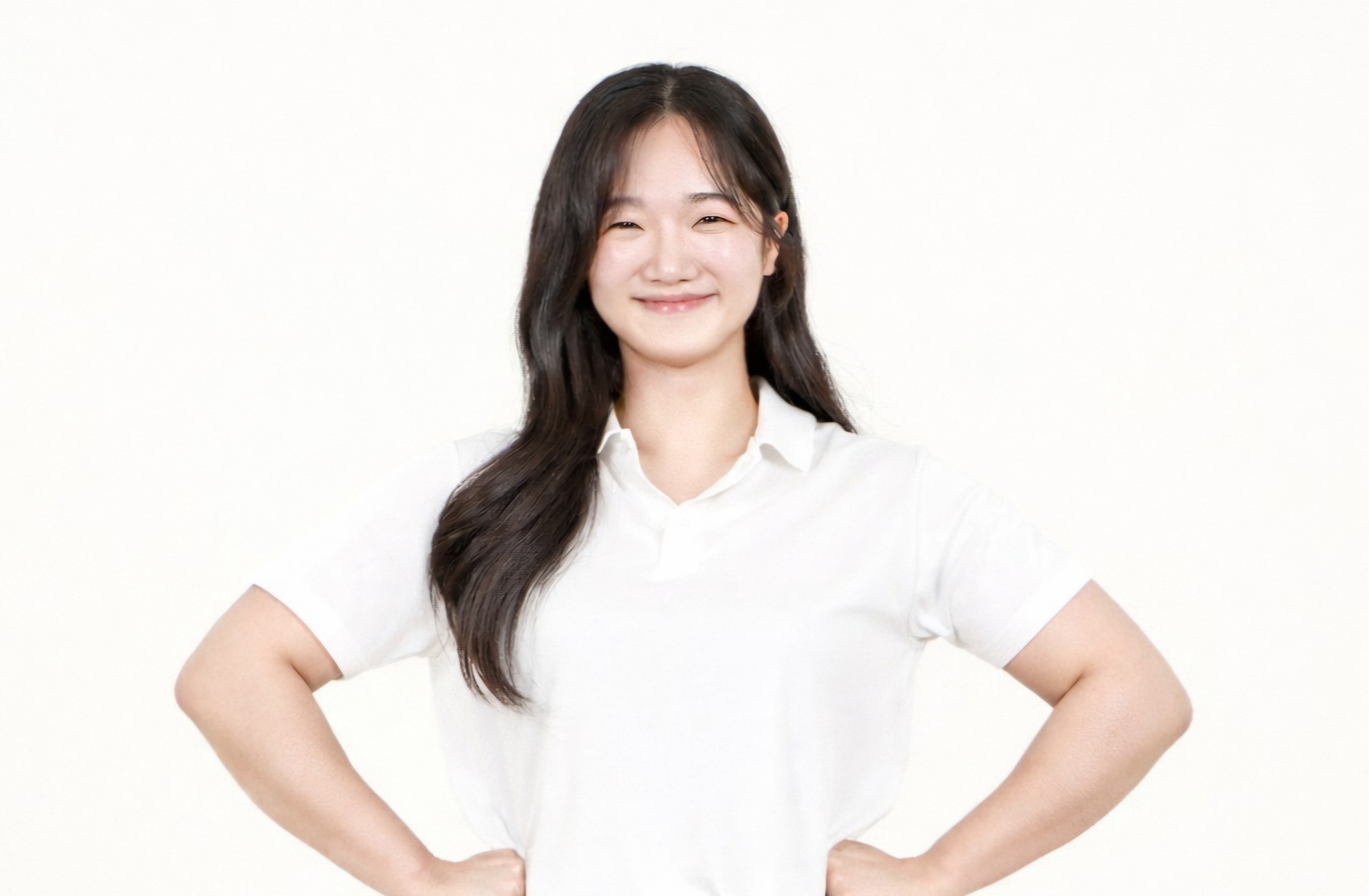 흰색 카라티를 입은 한슬기 트레이너 프로필